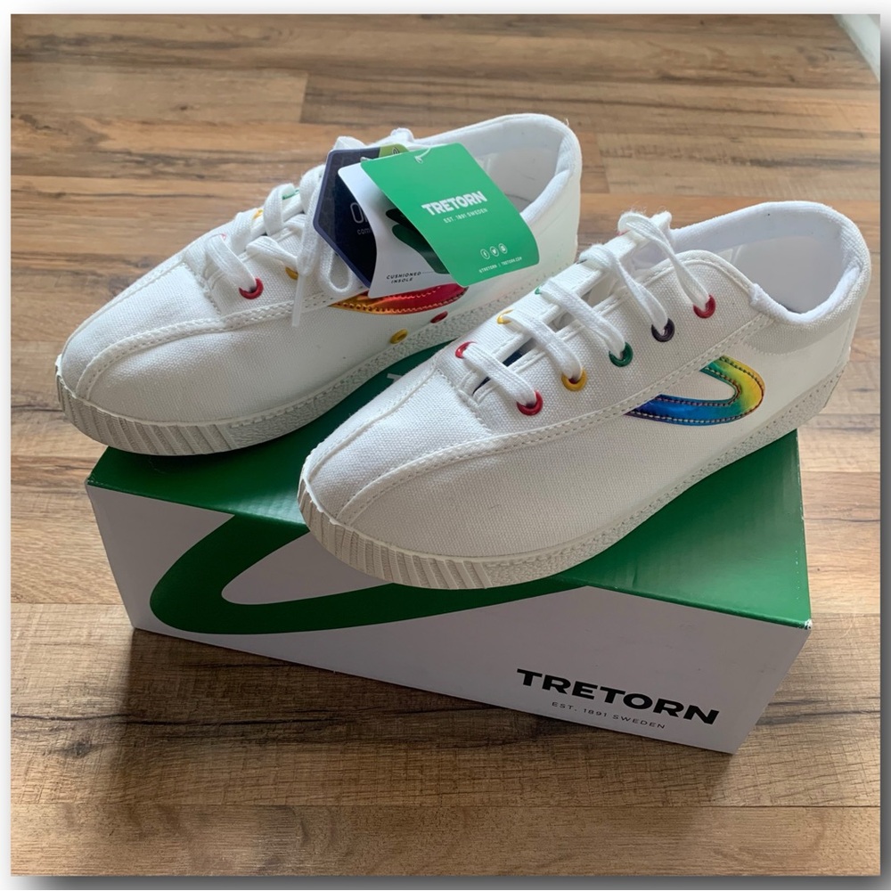 Tretorn  Nylite Canvas Sneakers 5Y converts to Women 7
